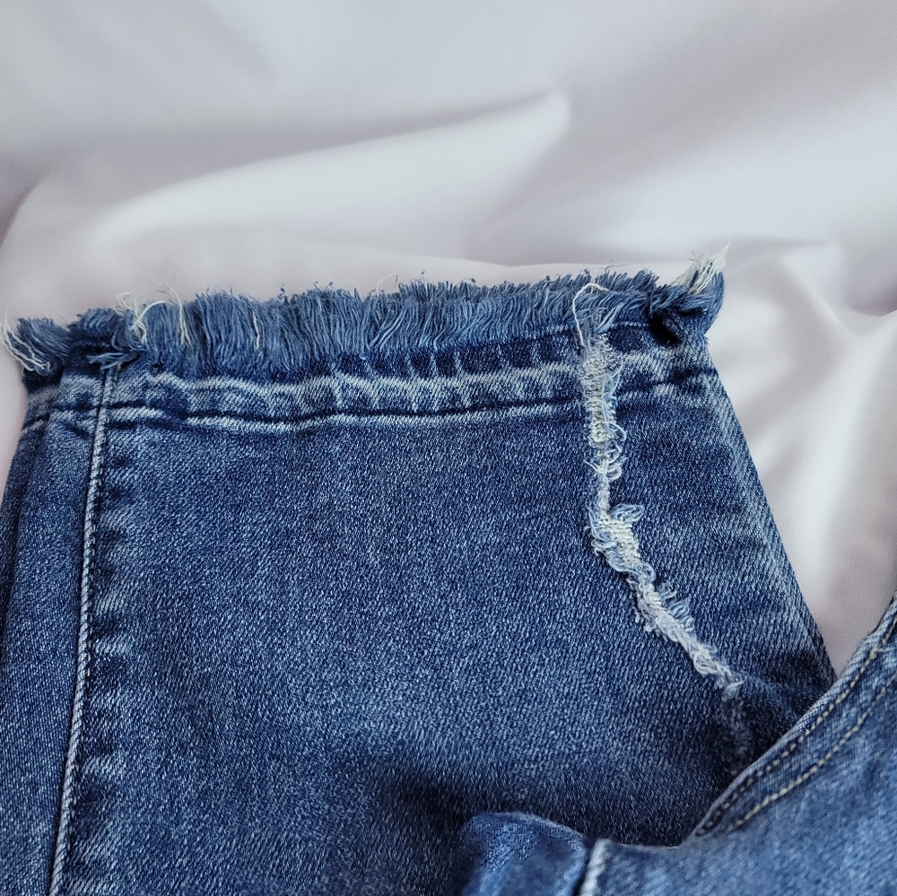 Judy Blue Jeans - Picture 3 of 4